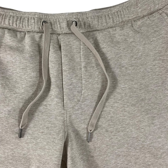 American Eagle AE Active Performance Shorts Size XL Tan Drawstring Zip Pocket - Picture 3 of 8